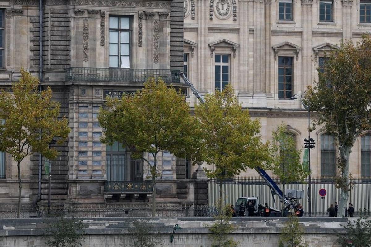 Winning Moves Spiel Der Reflexion – Murder Mord Im Louvre (französische Version), Ab 8 Jahren