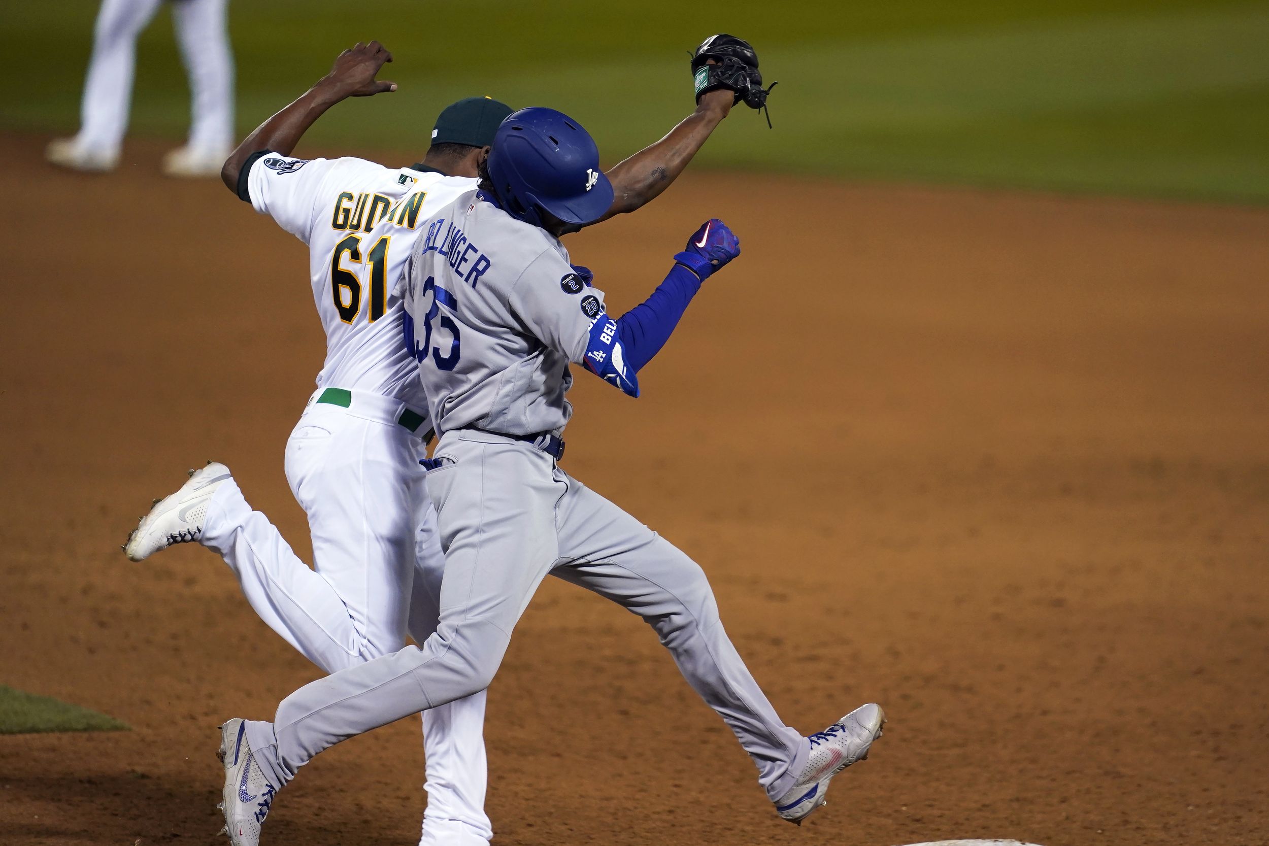 Dodgers' Cody Bellinger still healing hairline leg fracture The