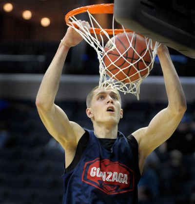 Micah Downs of Gonzaga warms up with a dunk during practice in Memphis, Tenn.  (Christopher Anderson / The Spokesman-Review)