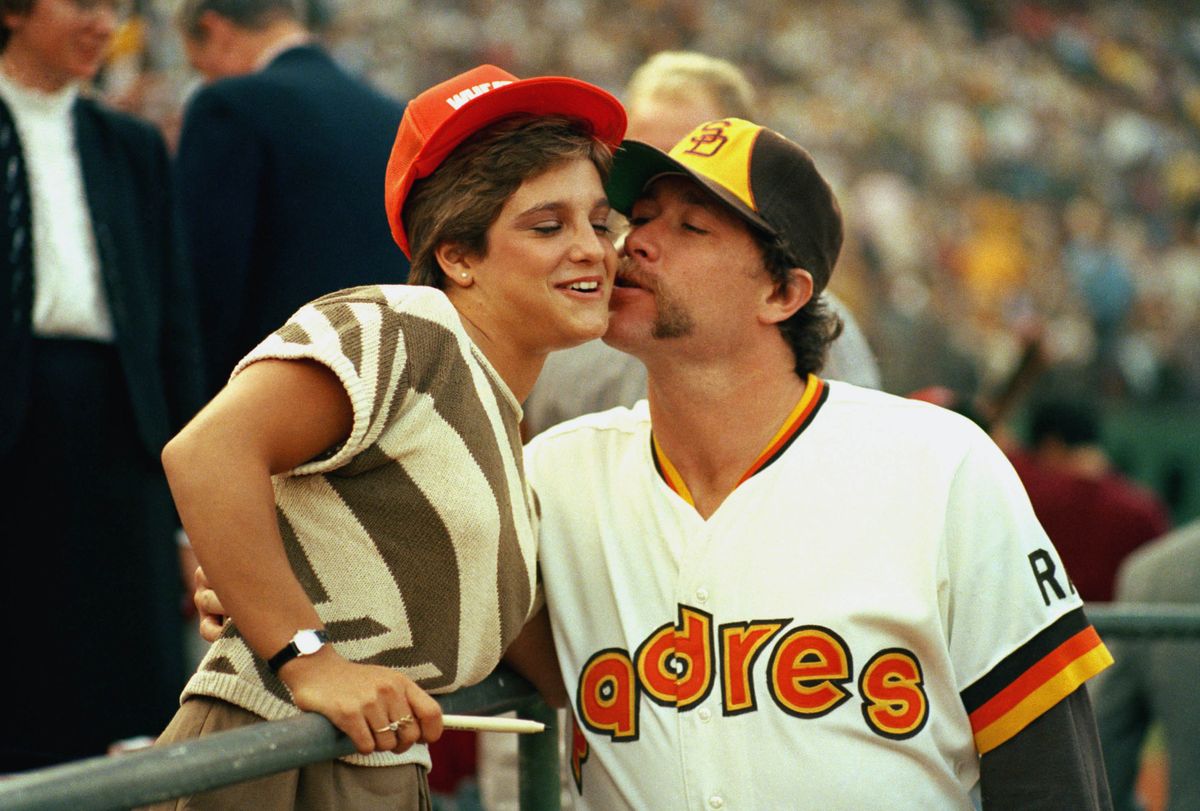 Rich “Goose” Gossage kisses gymnast Mary Lou Retton in 1984.  (File Associated Press / The Spokesman-Review)